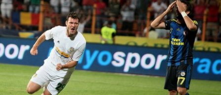 Fotomac: Fenerbahce a trecut de FC Vaslui, in ciuda unui arbitraj groaznic